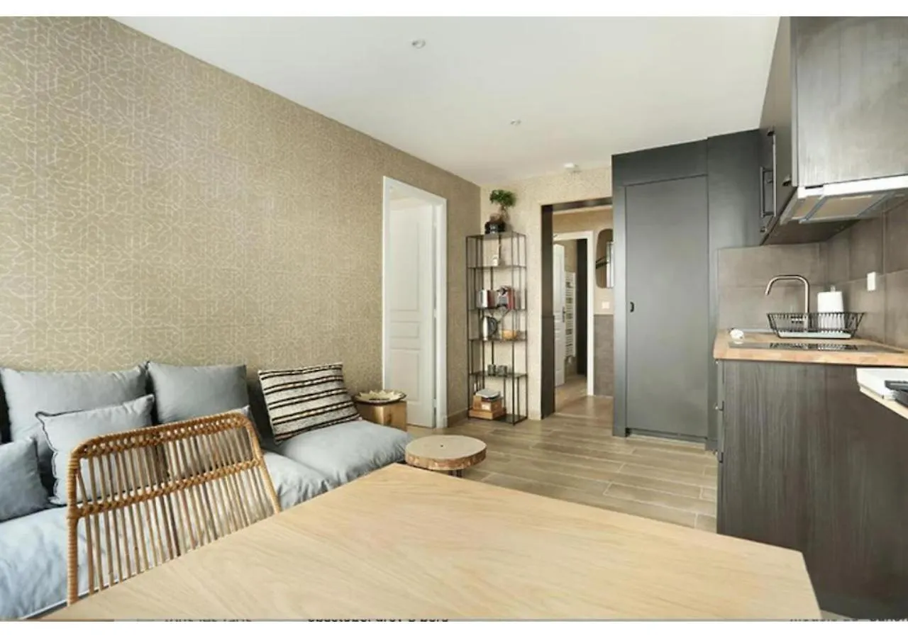 Apartment Center Of Paris By Studio Prestige