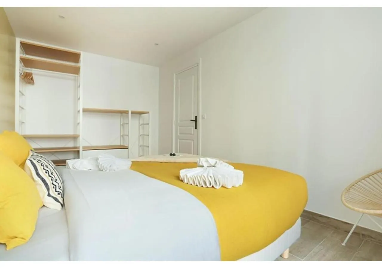 Apartment Center Of Paris By Studio Prestige