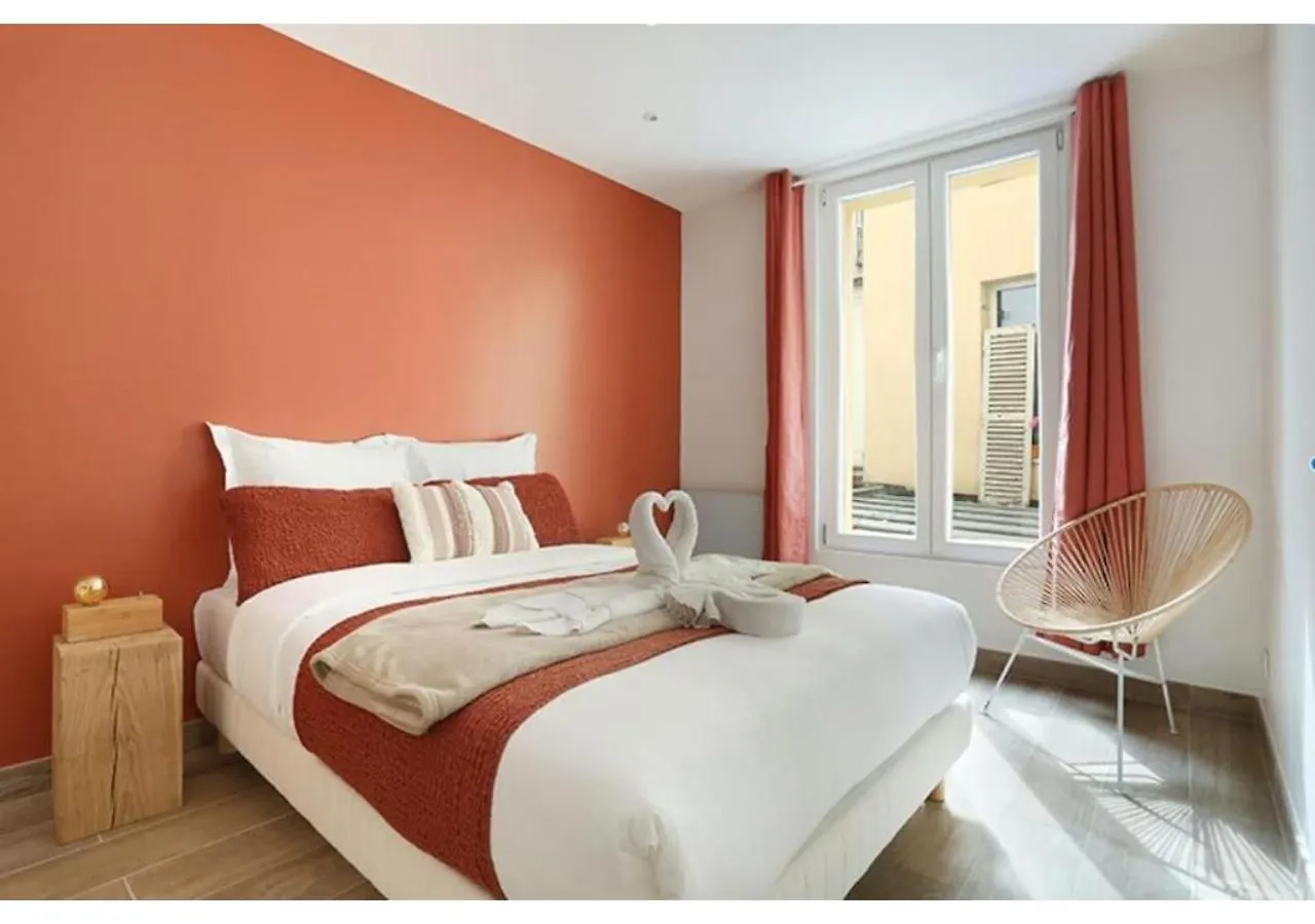 Apartment Center Of Paris By Studio Prestige